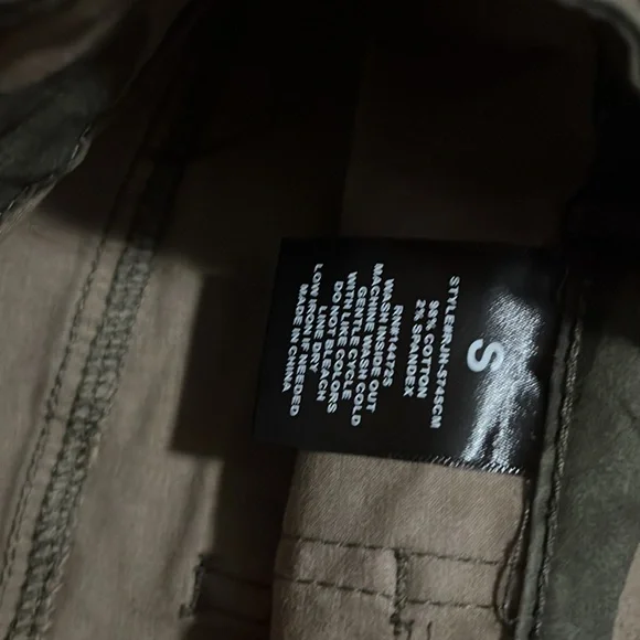 NWOT camo cargos - Picture 8 of 10